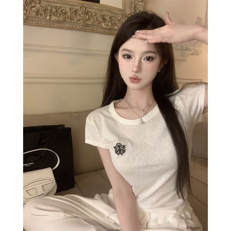 韩版小众胸口刺绣短袖T恤女春夏薄款宽松减龄显瘦设计感百搭上衣