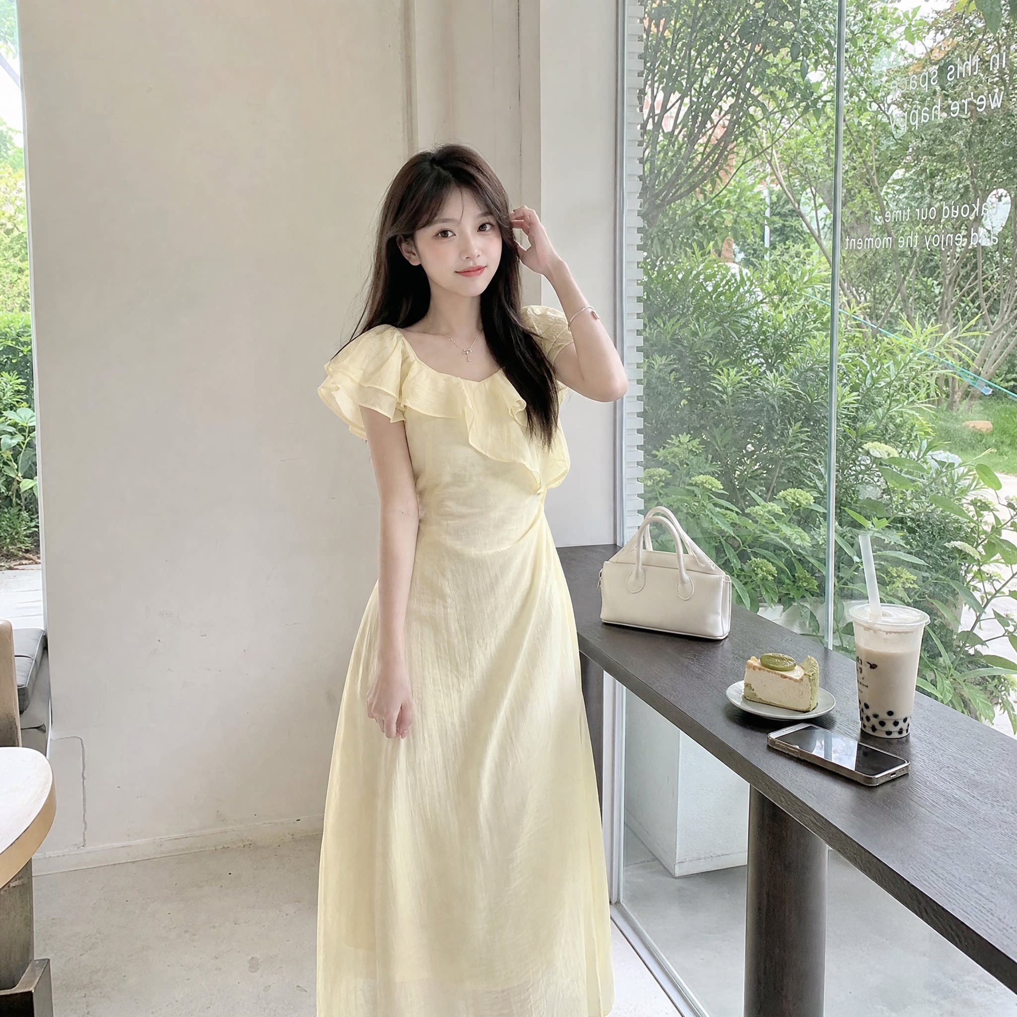 韩系显瘦杏色背心A字连衣裙