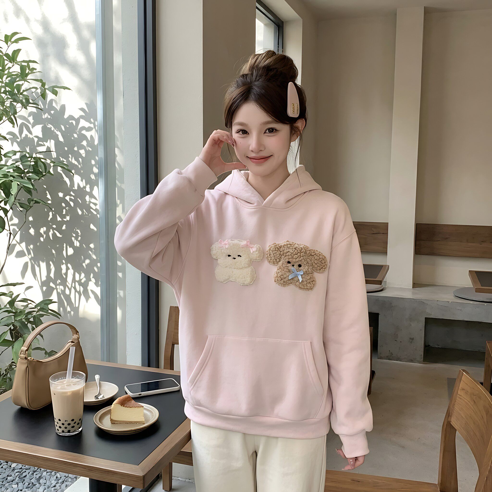 粉色小熊加绒连帽宽松卫衣女