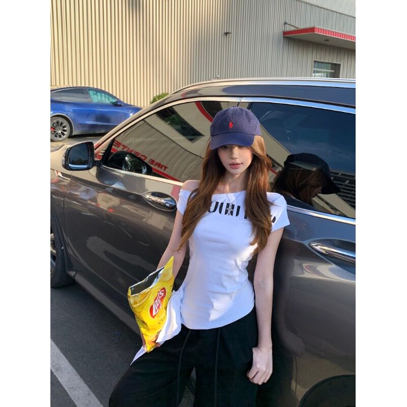 白色字母印花斜肩短袖T恤女夏季修身收腰辣妹设计感紧身显瘦上衣