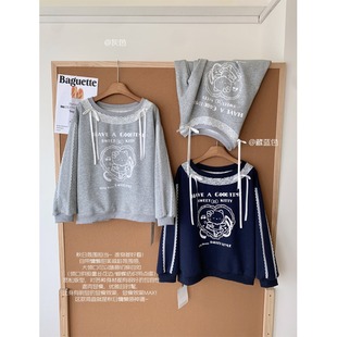 宽松慵懒风卡通印花蕾丝斜肩卫衣女秋冬设计感蝴蝶结露肩休闲上衣