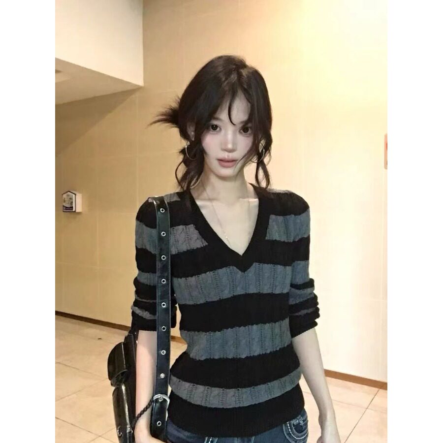 巨好看轻熟早秋撞色条纹V领麻花毛衣女秋冬修身内搭针织衫上衣潮,女装/女士精品,毛针织衫,淘宝优惠券,粉丝福利购,淘宝优惠卷
