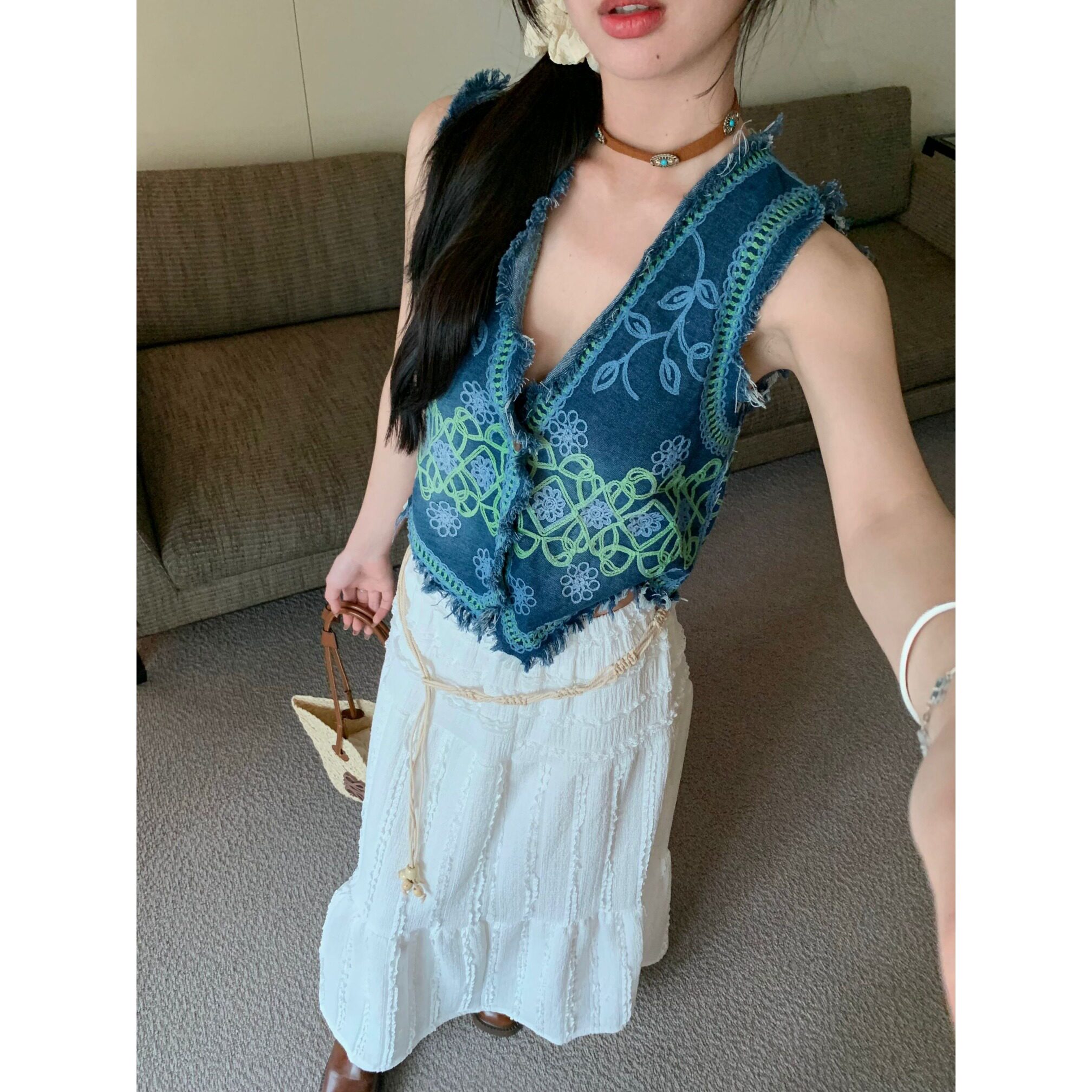 小众重工钩花刺绣牛仔马甲2026新款设计无袖短款坎肩背心上衣外套