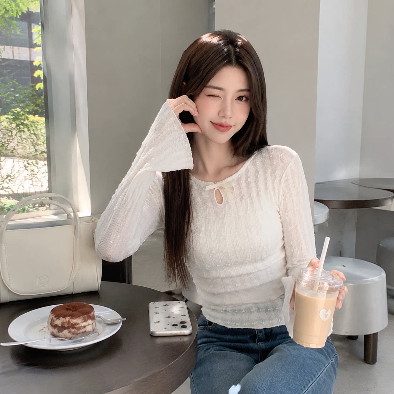 早秋蕾丝喇叭袖修身长袖T恤女