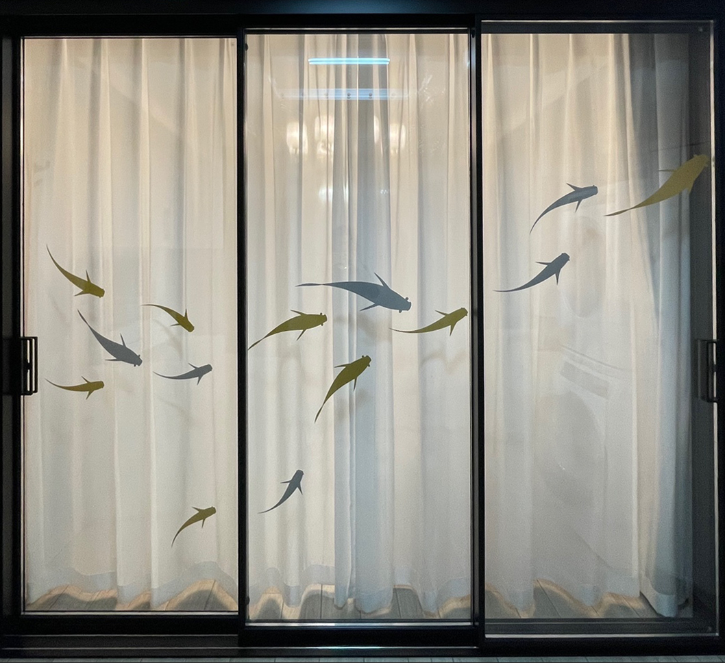 小鱼图案厨房客厅玻璃门防撞贴纸阳台移门创意贴画餐厅酒店墙装饰图片