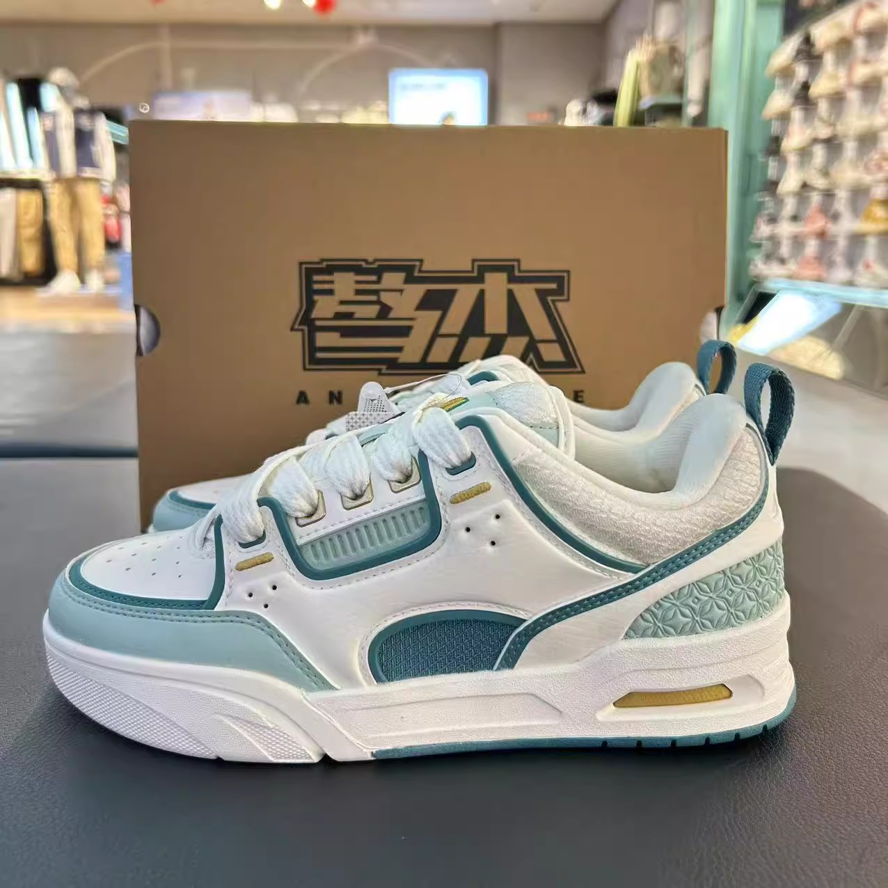 安踏骜杰板鞋女蛇年2025新款1厚底增高运动女鞋官方正品122518040