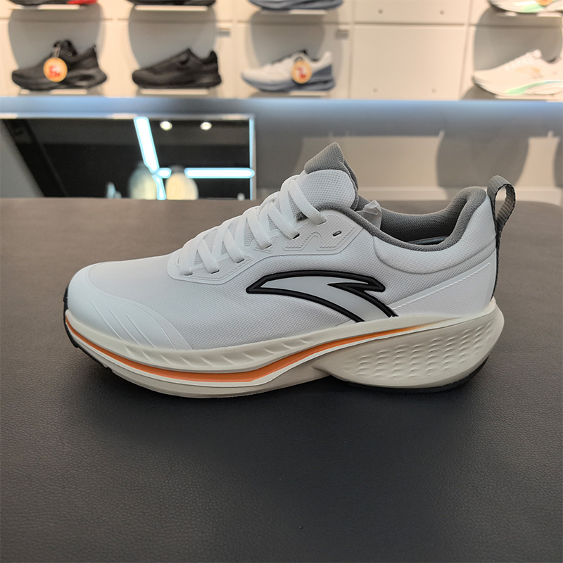 安踏跑步鞋男云途2025秋冬新品革面9运动休闲通勤鞋正品112545519