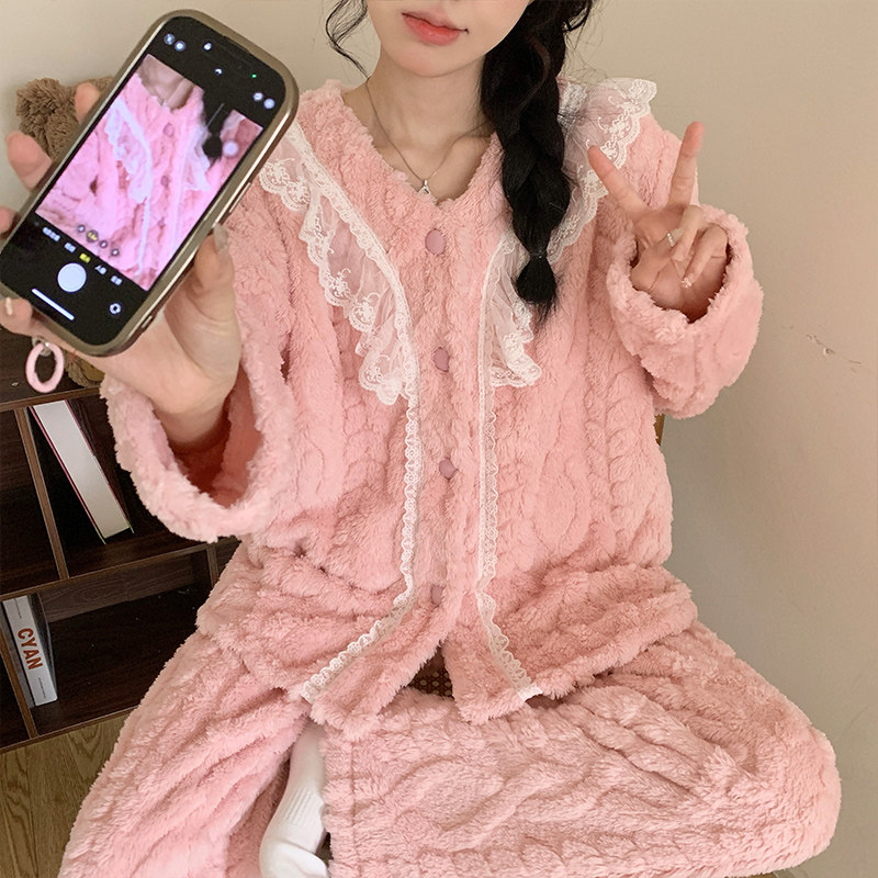 粉色花边珊瑚绒居家睡衣女冬季