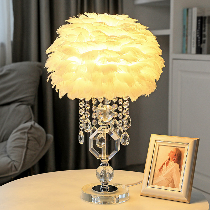 水晶吊坠羽毛台灯温馨浪漫公主房礼物卧室床头柜装饰台灯轻奢高端