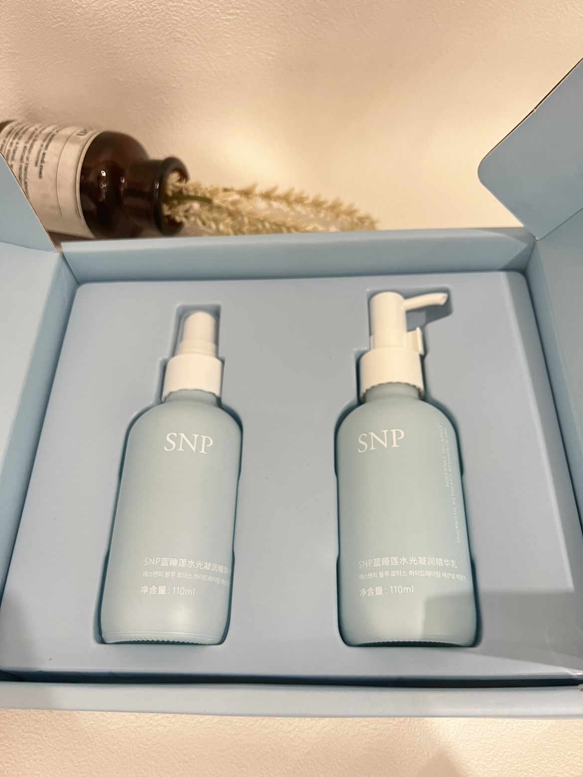 SNP蓝睡莲水乳套盒水光凝润精华水110ML+精华乳110ML套盒25年12月