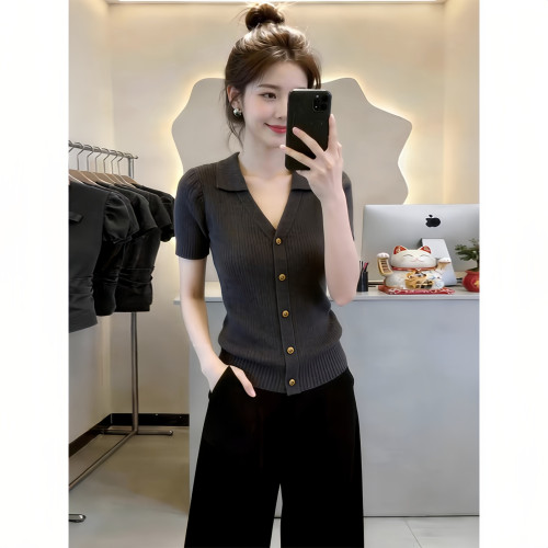 灰色刺绣v领针织衫短袖女夏季