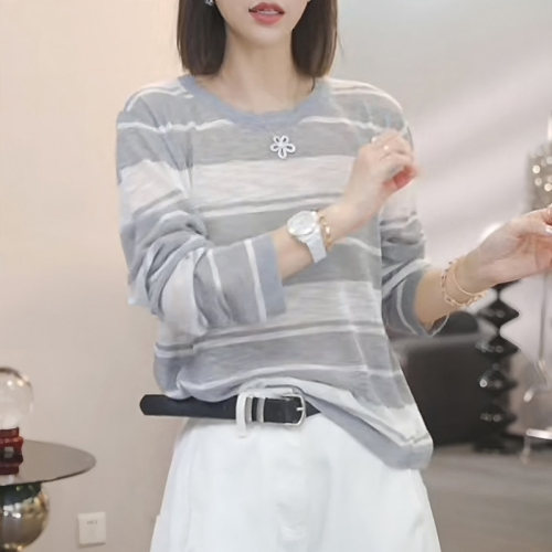 蓝色条纹圆领长袖防晒T恤女