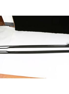 适用:2021款4系4门（G26)MP款侧裙，亮黑和水转印