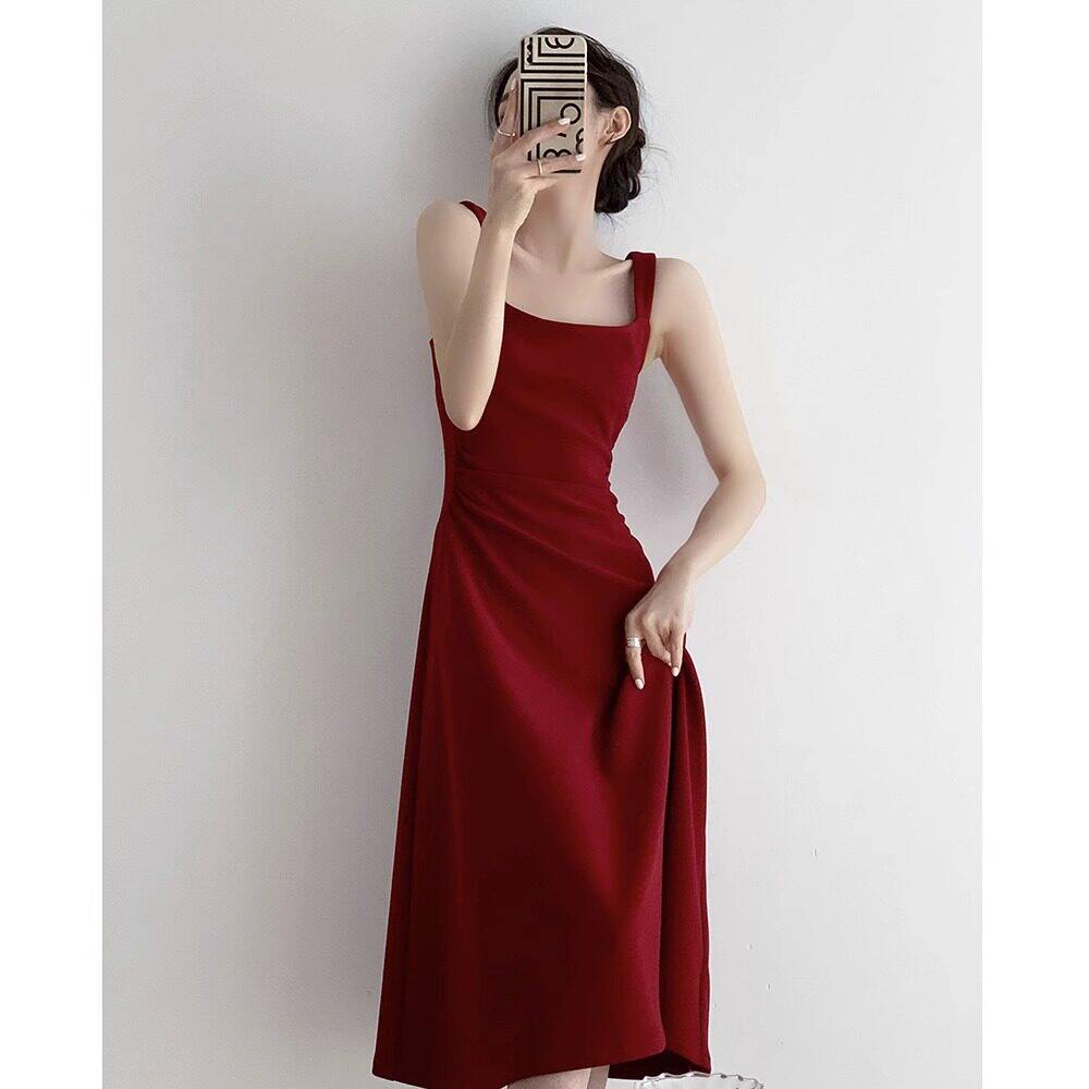 红色方领吊带连衣裙新款夏季收腰显瘦日常可穿敬酒服订婚红裙子