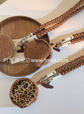 秋冬毛茸茸棕色豹纹圆形包手机壳斜跨长绳DIY创意潮流网红女款收纳零钱袋汽车钥匙扣耳机挂件ccd相机挂链侧背