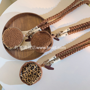 秋冬毛茸茸棕色豹纹圆形包手机壳斜跨长绳DIY创意潮流网红女款收纳零钱袋汽车钥匙扣耳机挂件ccd相机挂链侧背