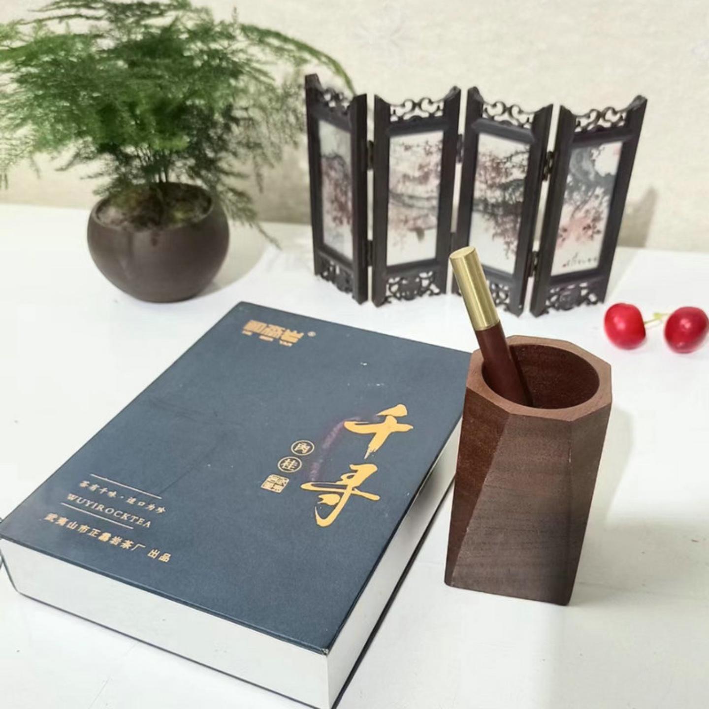 胡桃木椎圆型桌面摆件收纳盒笔筒