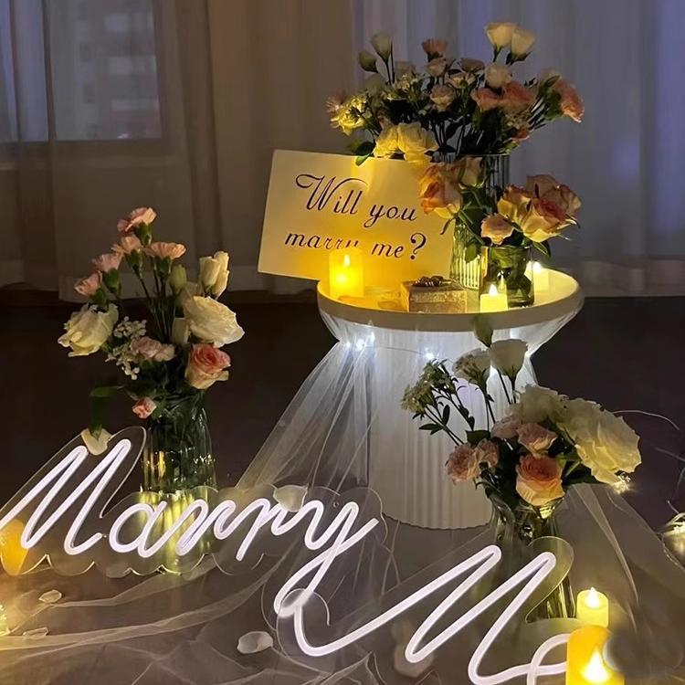 y七夕情人节求婚wilel you marr mKT板手举牌室内布字QCW置装饰头