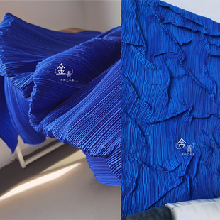 三宅一生直量克莱因蓝色硬挺造型肌理压褶皱布设计师服装仿棉麻布