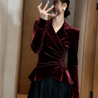 酒红色西装领丝绒衬衫女秋冬法式轻奢高级感干练气质褶皱收腰上衣
