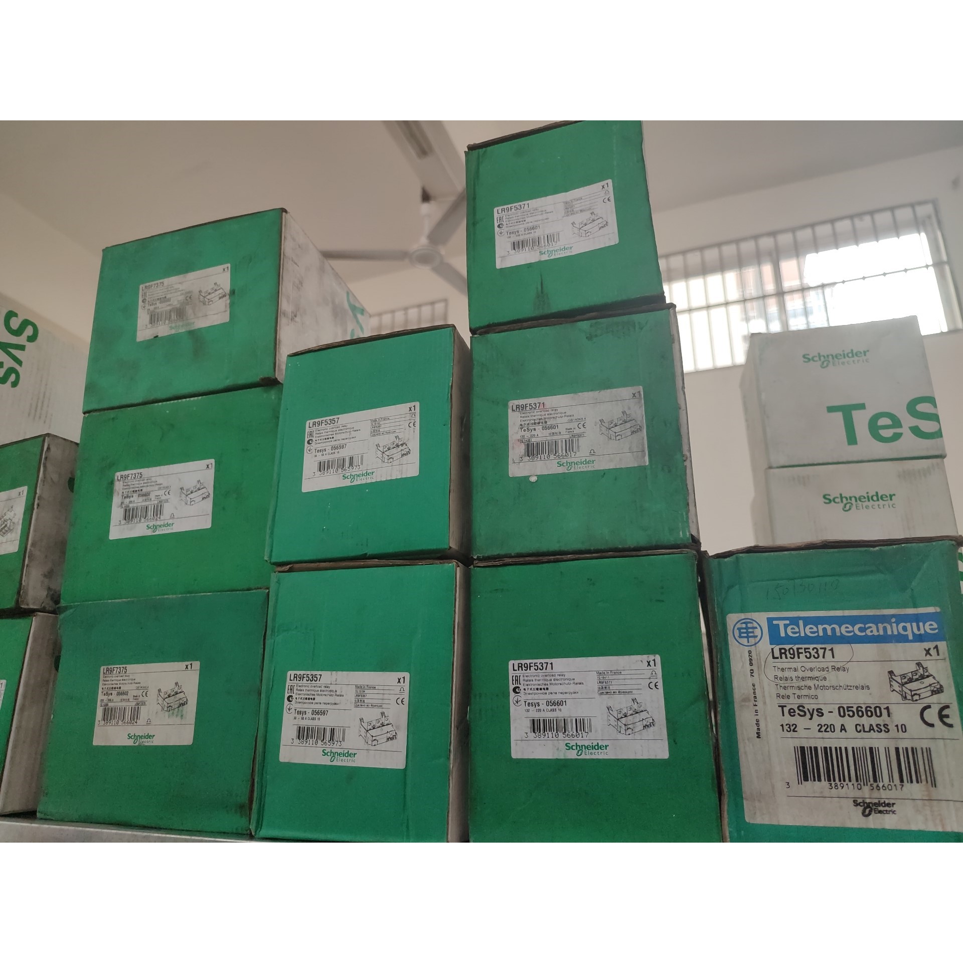 客服在线:施耐德LR9F7375热过载继电器还有三个单价700【议价】