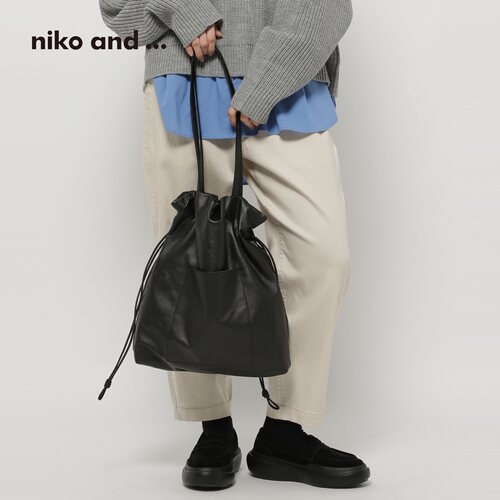 niko and ...提包女2026新款气质牛皮革水桶抽绳托特包645281