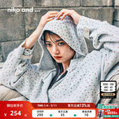 and ...卫衣女2026春季 新款 niko 流行个性 深V连帽卫衣625637