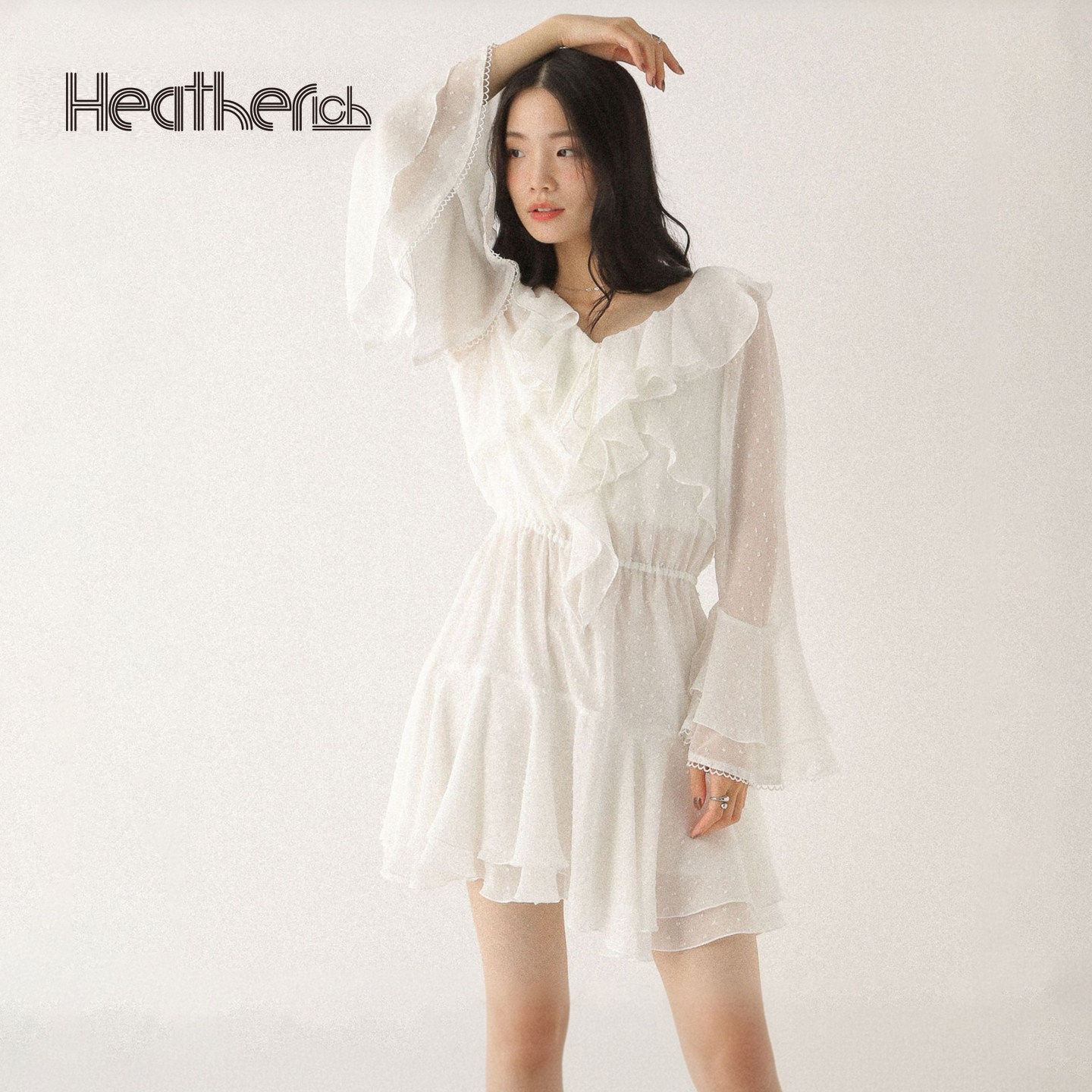 Heatherich连衣裙女2026春季新款法式温柔花边收腰V领