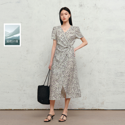 丽雪leisure2026夏季新款碎花连衣裙法式V领收腰长裙女