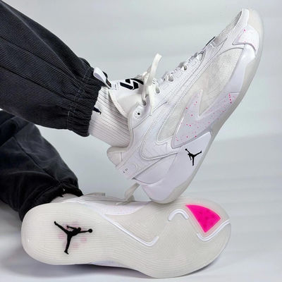 耐克男气垫运动东契奇篮球鞋