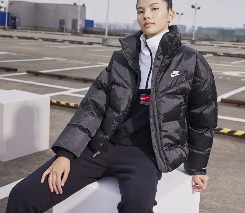 Nike/耐克女子短款黑色百搭加厚保暖休闲服防风运动外套DQ6889