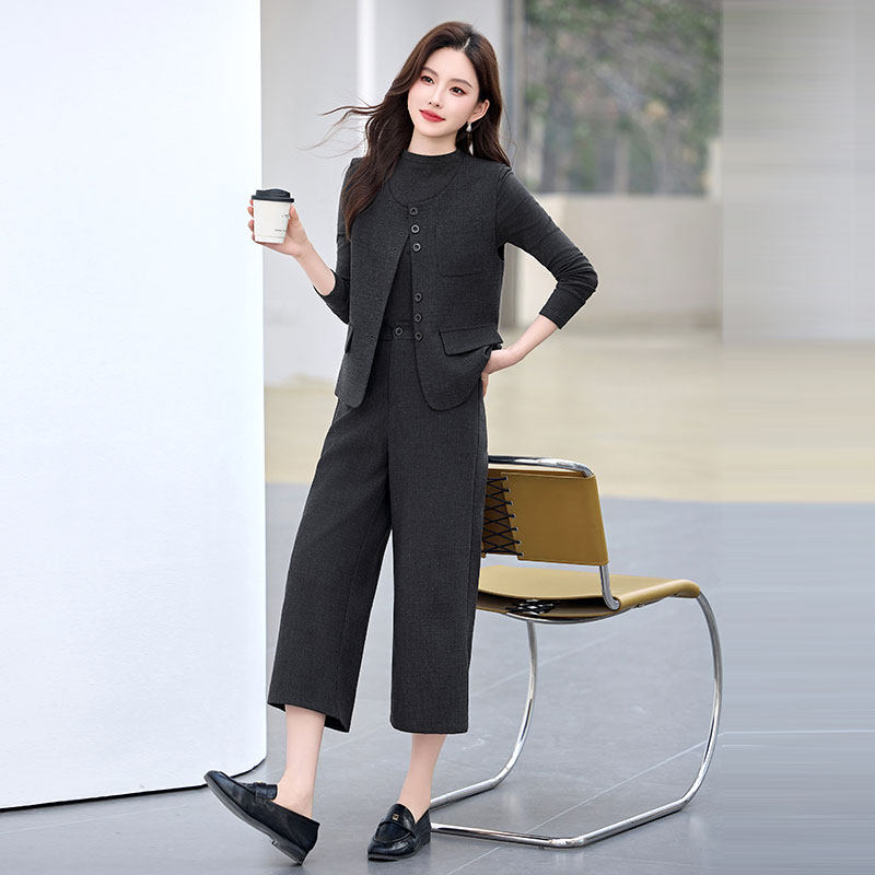 西装马甲七分阔腿裤套装三件套女春装2026新款超火减龄穿搭一整套