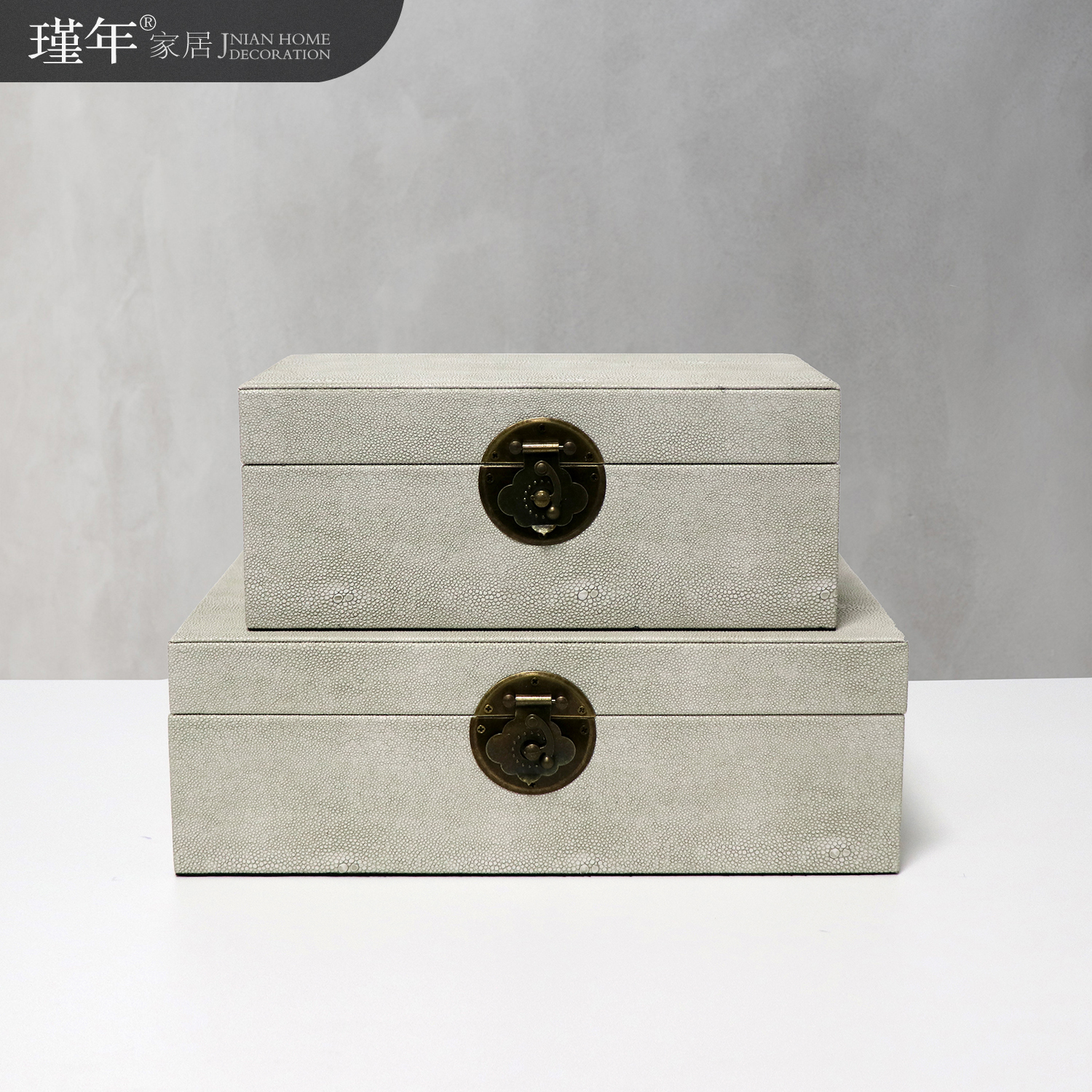 米白色红色首饰收纳盒摆件