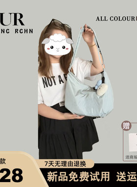 UR新款夏季小清新大容量刺绣字母褶皱月牙帆布包通勤腋下斜挎女包