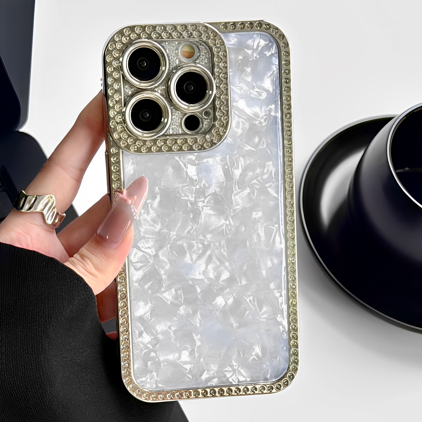 镶钻闪粉贝壳纹适用iphone16promax苹果15手机壳12pro气质13小众14pro全包镜头保护套防摔16带手链轻奢高级感