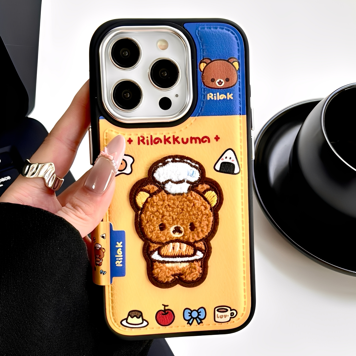 秋冬皮质厨师小熊适用iphone16pro苹果17手机壳新款15pro刺绣绒布14proamx全包防摔超好看外壳13女立体高级感