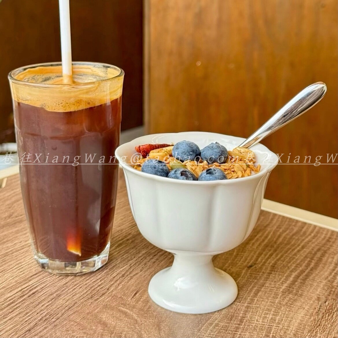 白瓷高脚杯花瓣纹咖啡杯