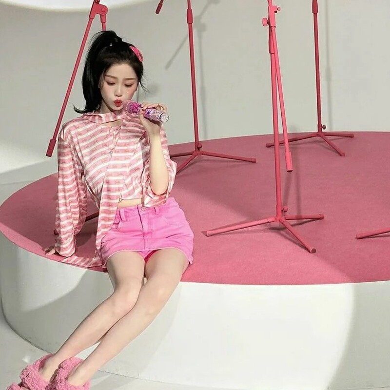 虞书欣同款粉色条纹设计感印花连帽飘带衬衫女新款春夏甜辣风上衣