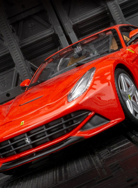 比美高1/24仿真法拉利F12超跑汽车模型静态摆件3开门合金车模送人