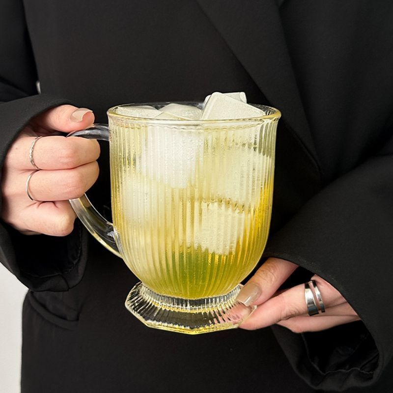 极简风大容量带把手竖条纹咕噜大口杯果汁杯奶茶杯大啤酒吨吨干杯