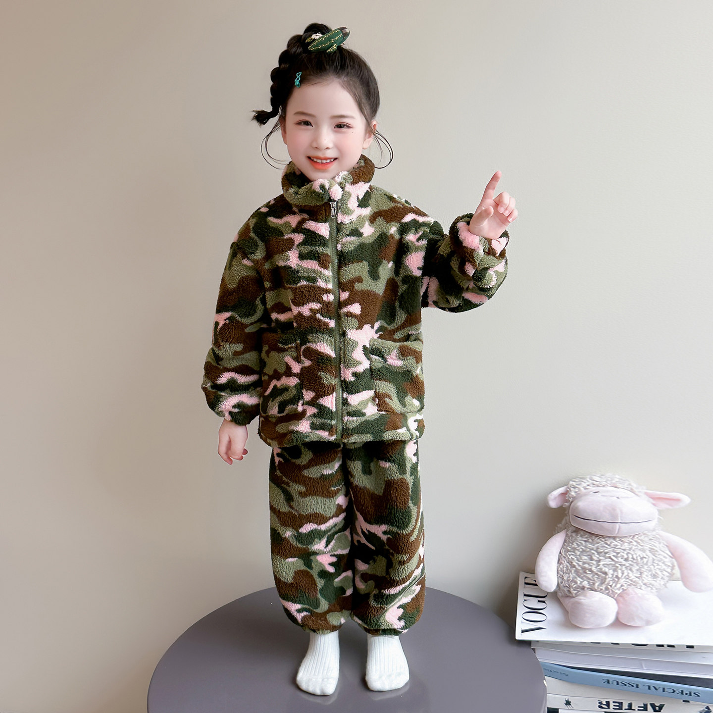 2026新款冬季儿童珊瑚绒睡衣女童宝宝冬季加厚保暖法兰绒迷彩套装