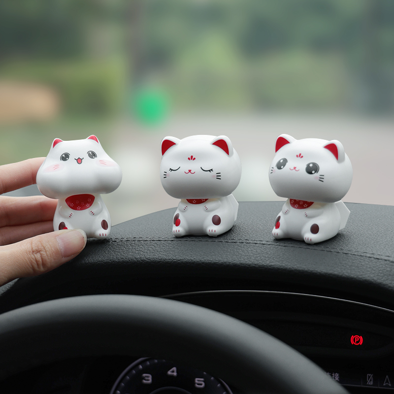 招财猫可爱点头太阳能车载摆件