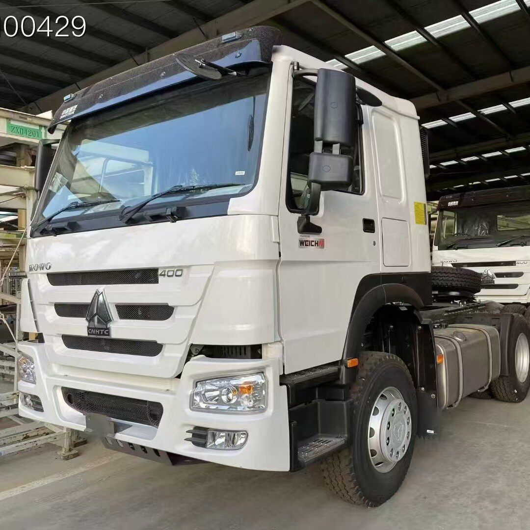 中国重汽371马力豪沃6x6牵引车国二大泵发动机出口