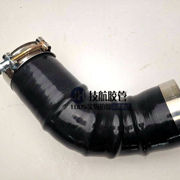 奇瑞瑞虎31.6S中冷器增压胶管