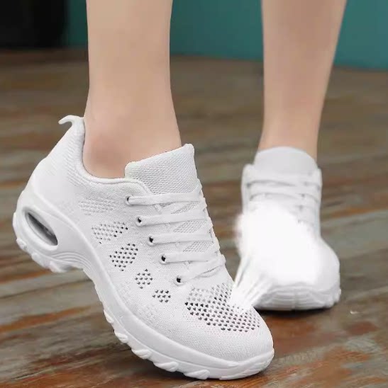 新款白色女鞋跑步运动鞋夏秋网面透气垫旅游鞋轻便休闲鞋跳舞单鞋