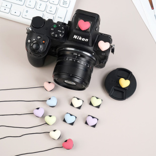 耐热靴盖创意闪光灯防尘装 饰盖适用索尼zv1f佳能200D微单m50尼康z30z50富士xs20xt30三代相机松下s9奥林巴斯