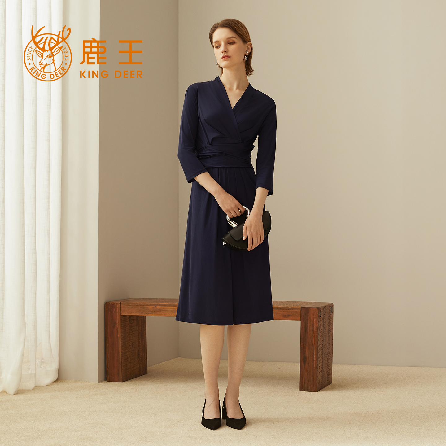 鹿王桑蚕丝女士V领连衣裙