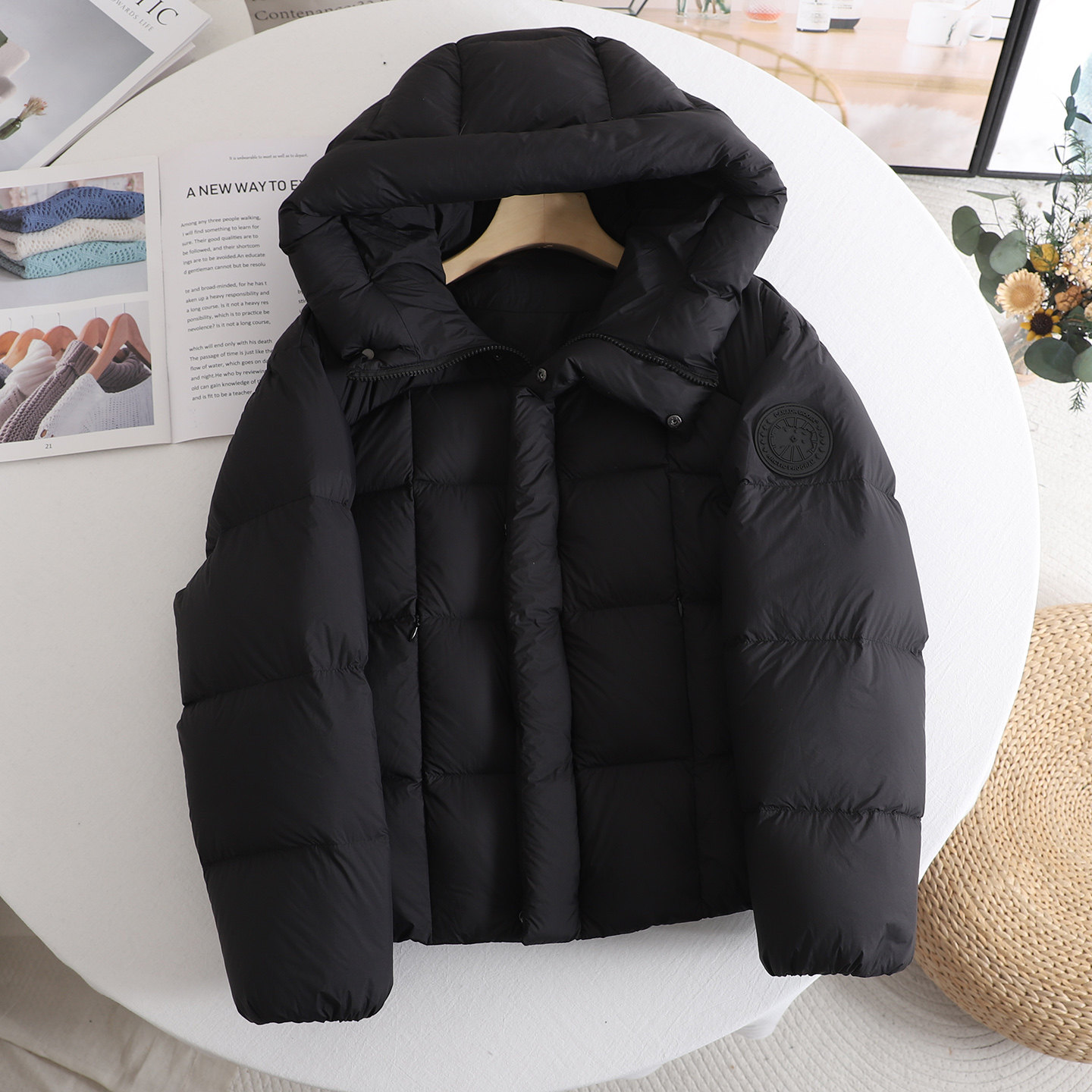 设计感保暖泡芙连帽羽绒服女