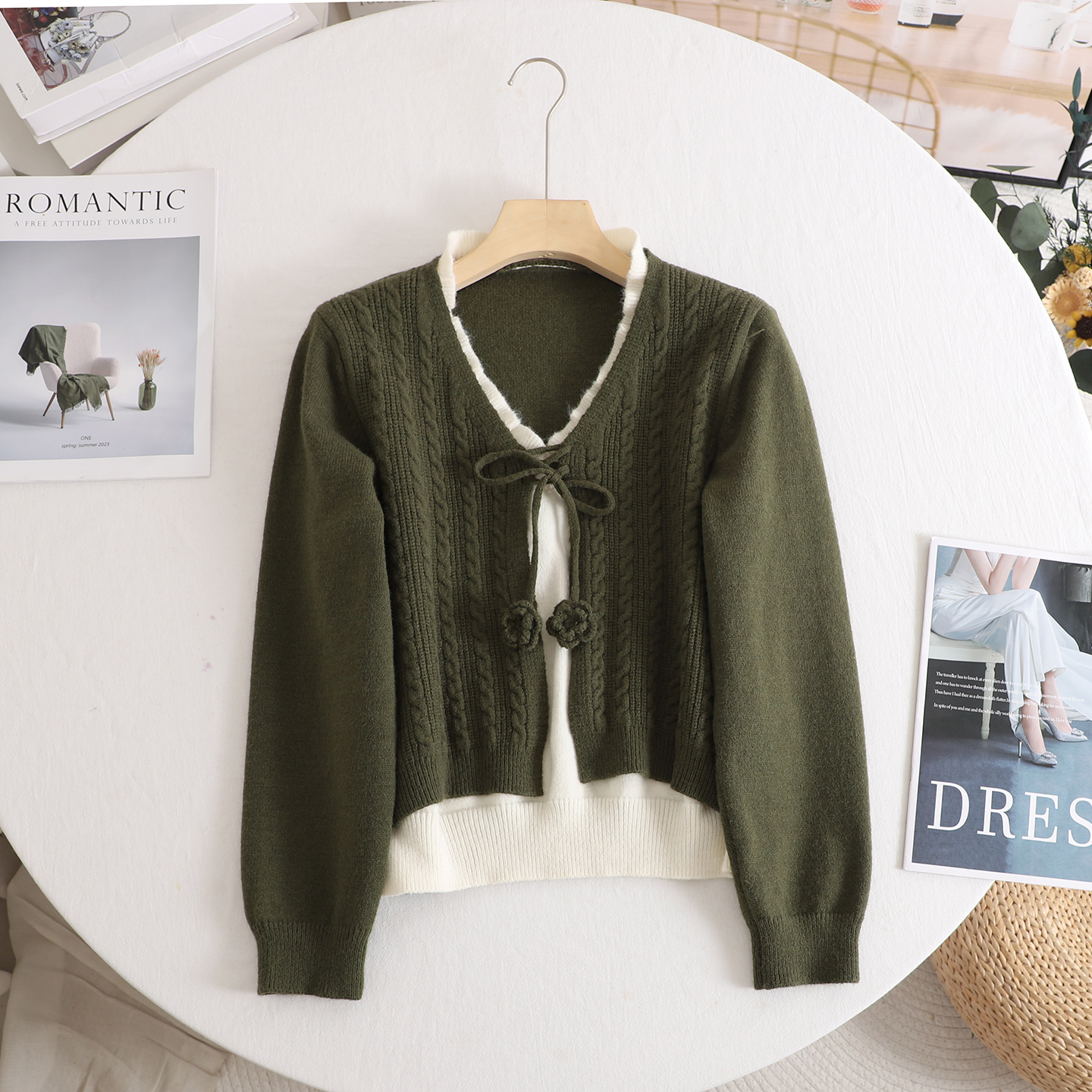温柔气质设计感绿色修身假两件V领针织衫女麻花毛衣外套2025秋冬