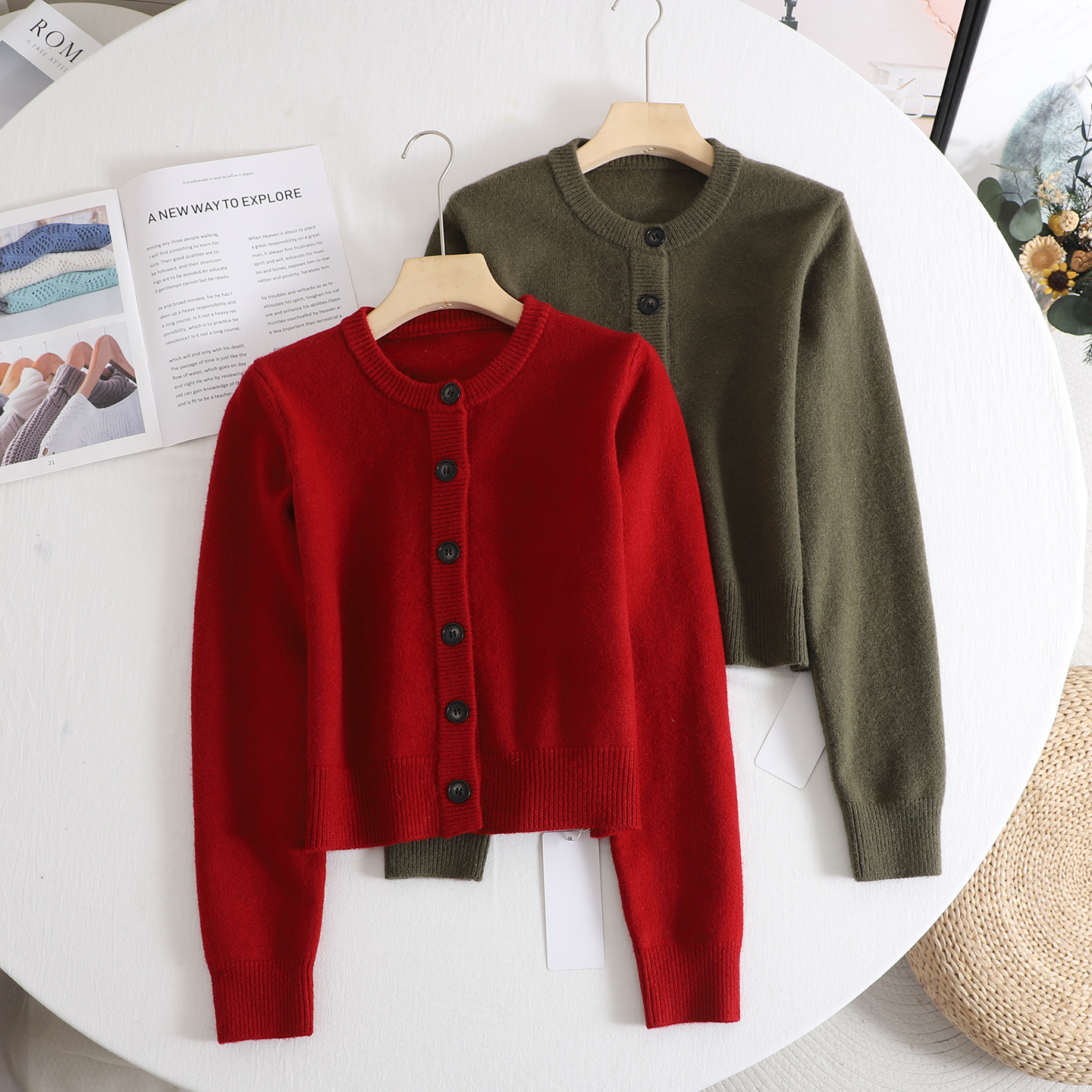 气质休闲圆领纽扣休闲针织开衫